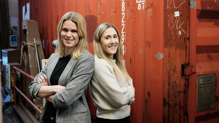 Löfbergs freights more than 36,000 tons of green coffee over the oceans every year. Transports that are now completely fossil-free according to Kajsa-Lisa Ljudén from Löfbergs and Matilda Jarbin from Scanlog.