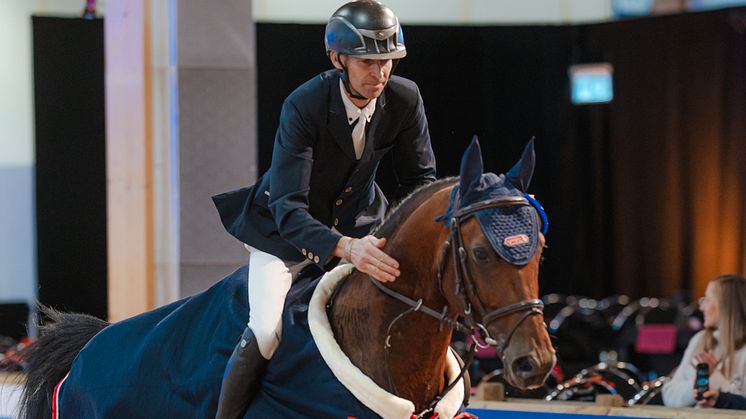 Halmstads Niklas Arvidsson tog hem finalsegern i Agria Star of Tomorrow för 6-åriga hästar