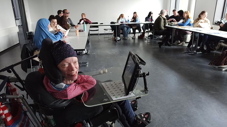 „Nicht-Mund-Sprechende“ Marion Tapken gibt Studierenden der Sozialen Arbeit Einblicke in ihr Leben