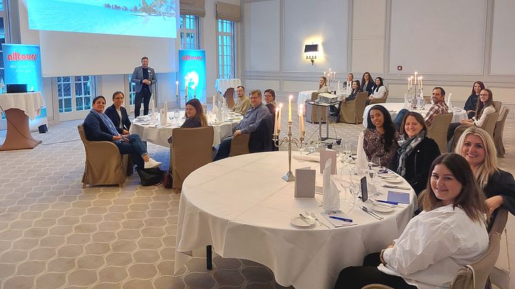 Deutschlandweite Roadshow und großer Türkei-Event: Im November präsentiert alltours alle Neuheiten des Sommers 2023.