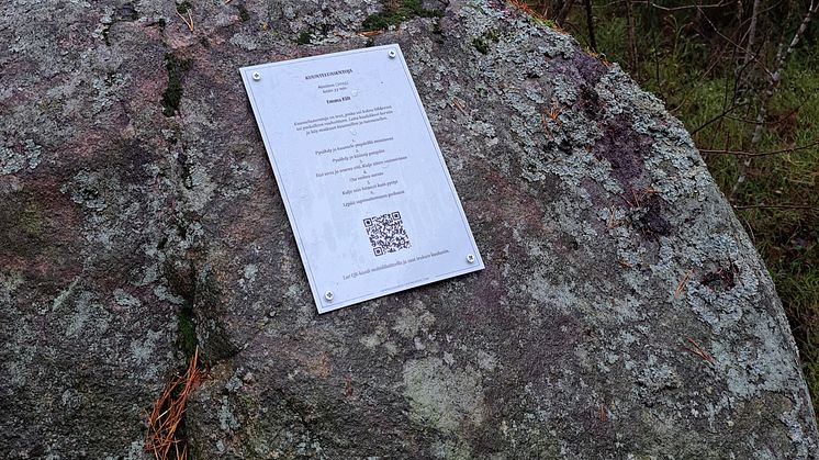Emma Fält, "Kuunteluasentoja" (2023), Karakallion taidealue, Espoo. Kuva: Karakallio Creative