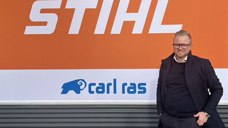 Vedlagte fotos kan frit benyttes til omtale af Carl Ras.
