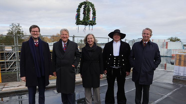 Richtfest_Louisenlund_Gruppenfoto.jpg