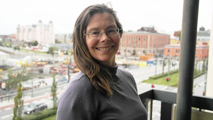 – Ikke vent for lenge. Føler du at livet krøller seg til, er det bare å ringe, sier psykolog Tone Hansen.