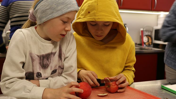 Norges Bygdekvinnelag har i flere år engasjert seg for innføring av et gratis skolemåltid. Her fra Tradisjonsmatskolen som Byneset Bygdekvinnelag står bak. (Foto: Toril Langmo Skjetne)
