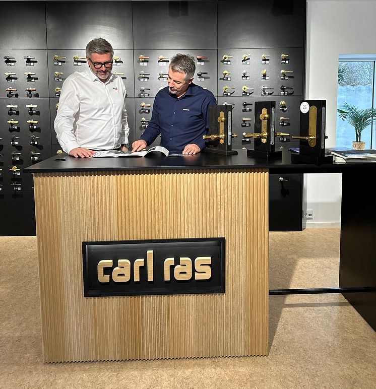 Foto af Claus Møller, der er salgschef for den nye sikringsafdeling, og Jan Teller, der er direktør i Carl Ras.