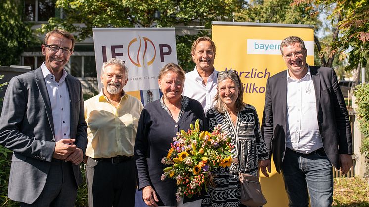 Ökologisch, regional, sozial: Der Start des Regionalen Strommarkts in Pullach ist am Mittwoch von den Vertretern der Gemeinde, des Isartaler Tischs e.V., der IEP sowie des Bayernwerks gefeiert worden.