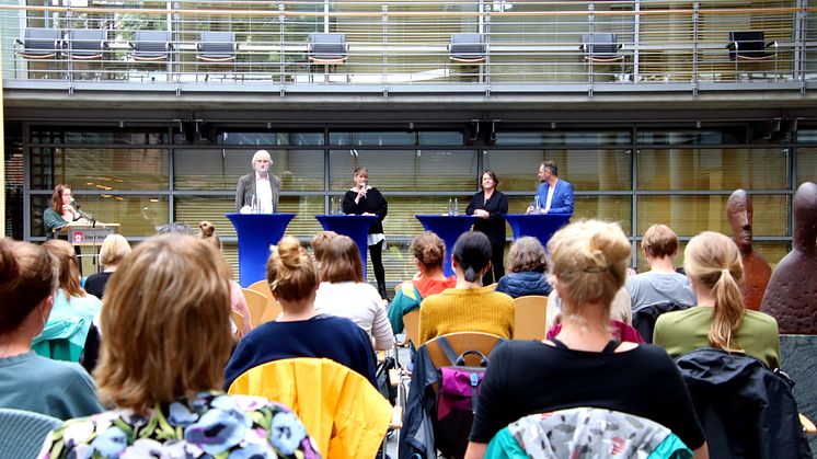 Prof. Dr. Harald Künemund (Uni Vechta), Dr.in Laura Naegele (Uni Vechta), Prof.in Dr.in Claudia Vogel  (Hochschule Neubrandenburg) und Prof. Dr. Andrea Teti (Uni Vechta) sprachen über Vor- und Nachteile einer Karriere in der Wissenschaft.