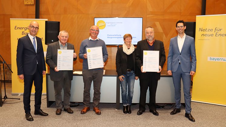 Bürgerenergiepreis Unterfranken_2022_Preisverleihung_Gesamtfoto_alle Preisträger_2022