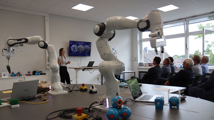 „Moin Veroza“ – „Vechtaer Roboter zum Anfassen“ | RoboLab der Universität Vechta schließt mit Erfolg