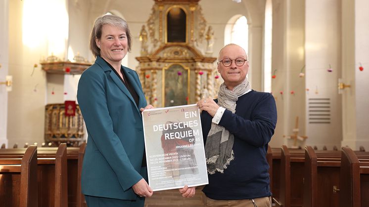 Freuen sich auf die zwei Auftritte: Universitätspräsidentin Prof.in Dr.in Verena Pietzner und Kantor Eberhard Jung