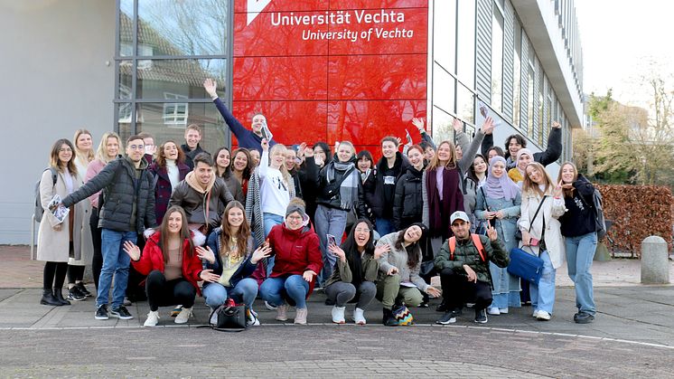 Die Austauschstudierenden des Sommersemesters 2023 zusammen mit Ansprechpartner*innen aus dem International Office