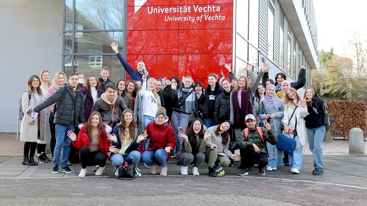 Die Austauschstudierenden des Sommersemesters 2023 zusammen mit Ansprechpartner*innen aus dem International Office