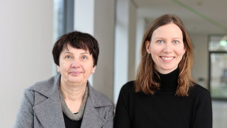 Prof.in Dr.in Rita Stein-Rednent (l.), Zentrale Gleichstellungsbeauftragte (i.V.) der Universität Vechta, und Verena Honkomp-Wilkens, Mitarbeiterin in der Zentralen Einrichtung für Gleichstellung und Diversität