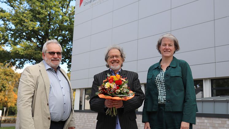 Personalratsvorsitzender Andreas Förstermann, Klaus Joachim Schmelz und Universitätspräsidentin Prof.in Dr.in Verena Pietzner 