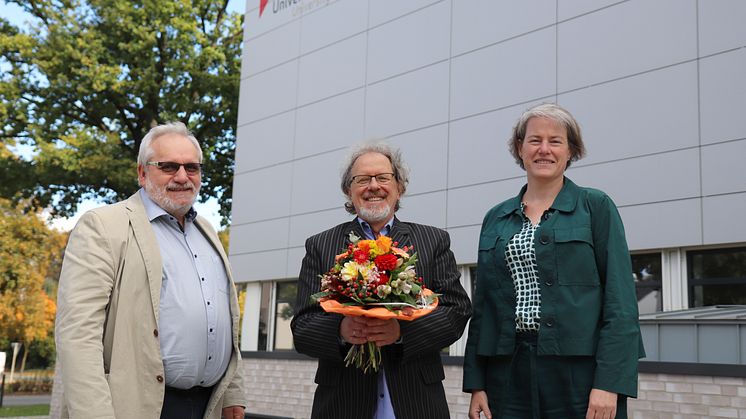 Personalratsvorsitzender Andreas Förstermann, Klaus Joachim Schmelz und Universitätspräsidentin Prof.in Dr.in Verena Pietzner 