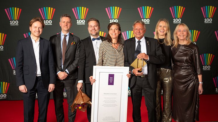 Vinnarna Andreas Johansson, Cenita Johansson Åsen och Dick Johansson, flankerade av Niklas Löfberg och Mikael Löfberg (vänster), samt Therese Gustafsson och Kathrine Löfberg (höger).