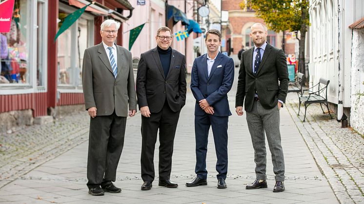 Göte Vaara (gruppledare KD), Per Lodenius (kommunstyrelsens 1:e vice ordförande C), Robert Beronius (kommunalråd L) och Bino Drummond (kommunstyrelsens ordförande M).