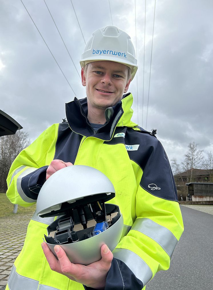 Montage KI-Sensor am Hochspannungsnetz