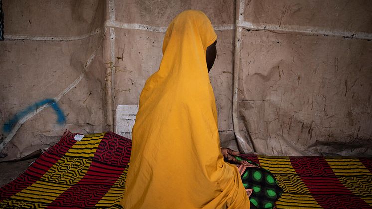 Miriam, 16 år i Nigeria, giftes bort mot sin vilja. I dag har hon lämnat sin man och med hjälp av Rädda Barnen kunnat återvända till skolbänken. 