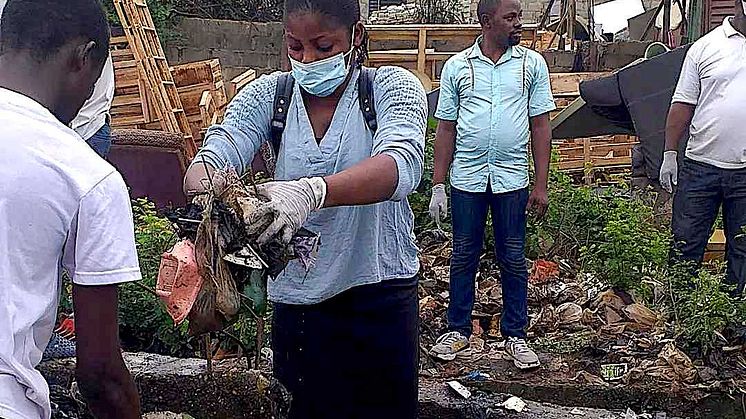 Nigerian plastic cleanup 9credit Empower)