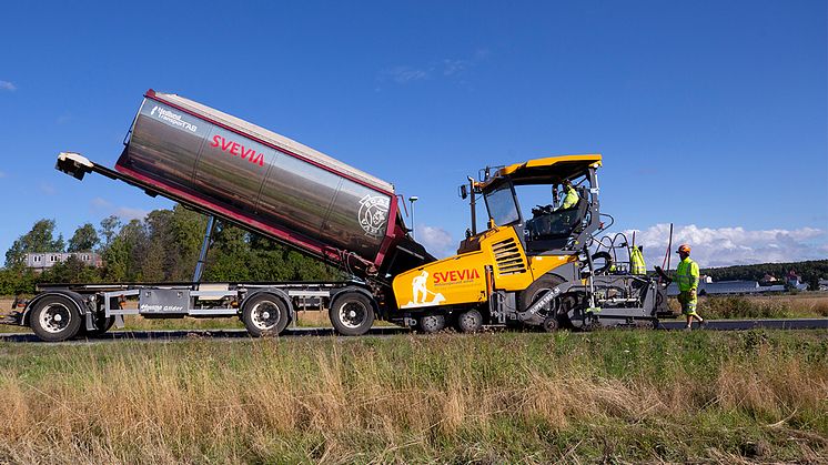 Utläggning av asfalt med lignin - foto - Rickard Kilberg17