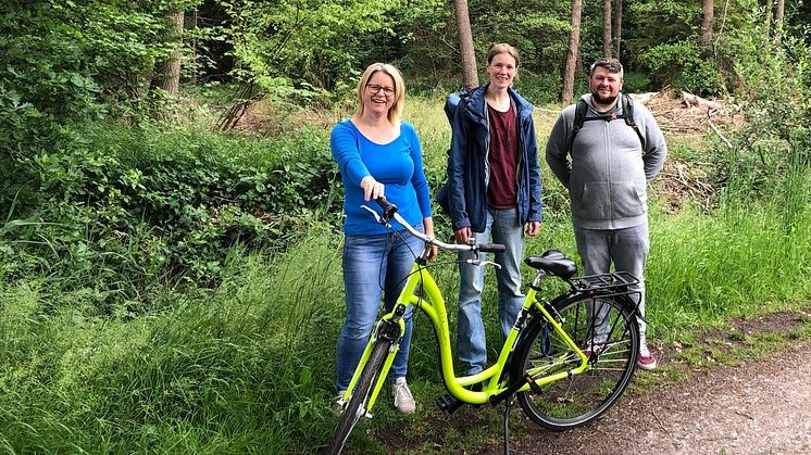 Laden zur gemeinsamen Radtour ein: Beata Punte (trafo:agrar), Hannah Hoff (TeRRIFICA) und Alexander Kunz (Klimaschutzmanager der Stadt Vechta)