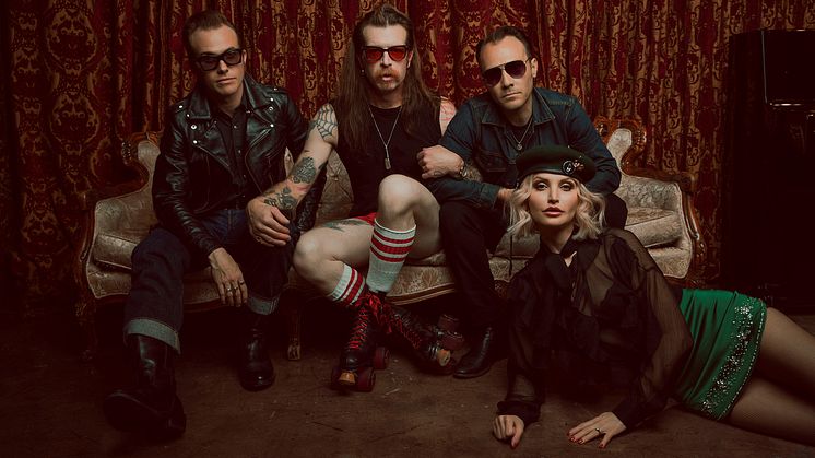 Eagles of Death Metal klara för KB-besök i sommar