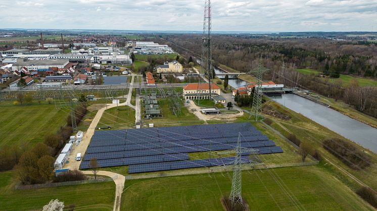 Auf dem LEW-Gelände in Meitingen finden sich zentrale Bausteine der Energiewende wie Wasserkraft, Photovoltaik, Umspannwerk und Batteriespeicher.