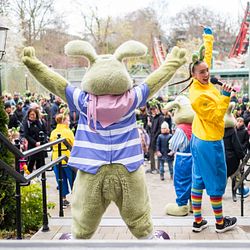 Lisebergsparken slår upp portarna för 101:a gången - med ballonger, dans och nytt världsrekord! 