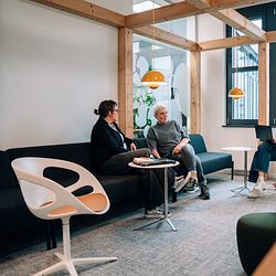 02_Arla Office_offener Meetingbereich zum Austausch.jpg