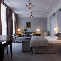 Hotel Rooms & Suites