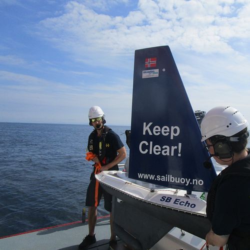 Seilbøyen er en av de autonome fartøyene som Akvaplan-niva anvender til miljøovervåking (Foto: Offshore Sensing).
