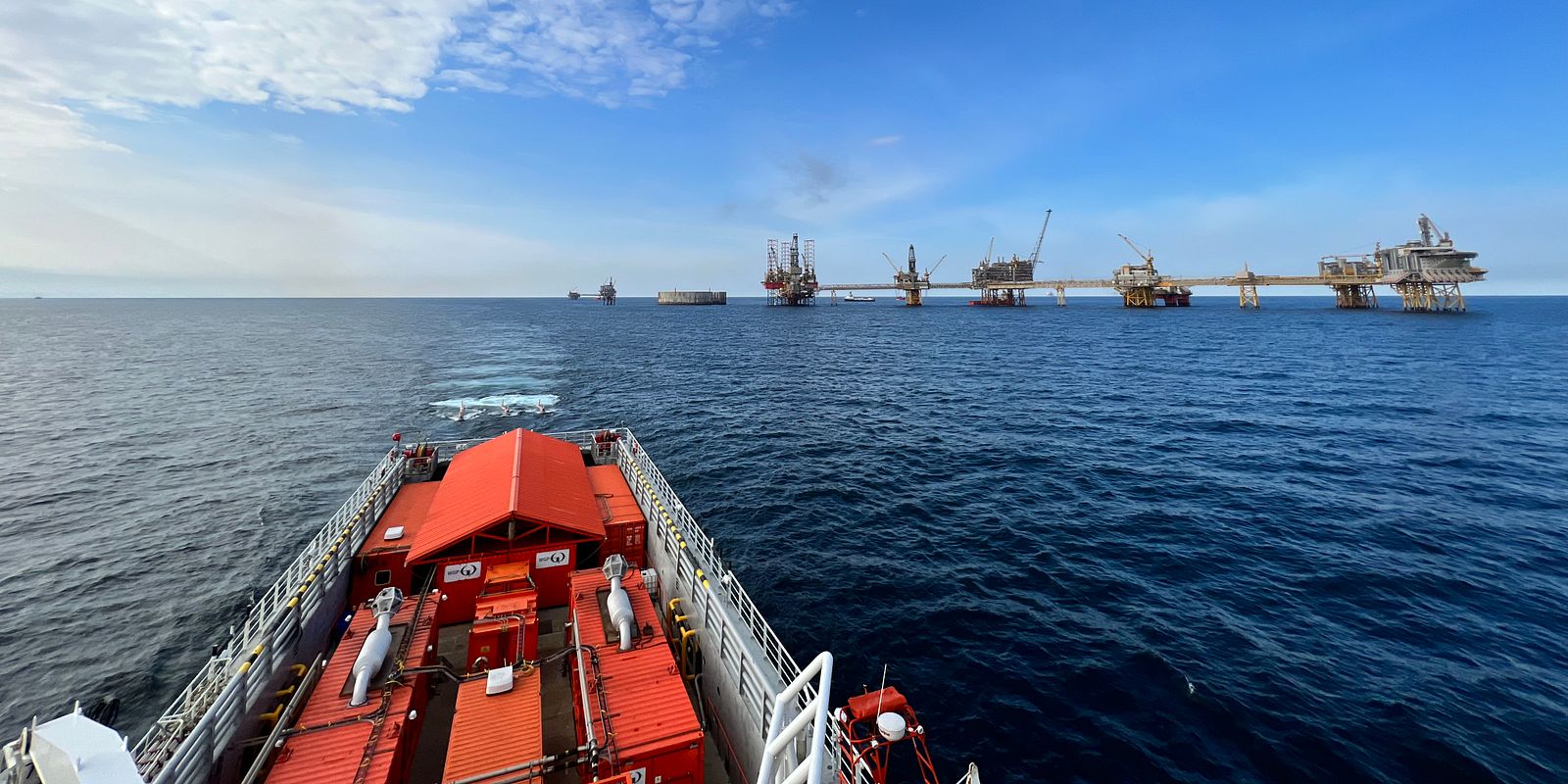 Skandi Nova shooting near Ekofisk installations (Photo: ﻿Magseis Fairfield﻿).