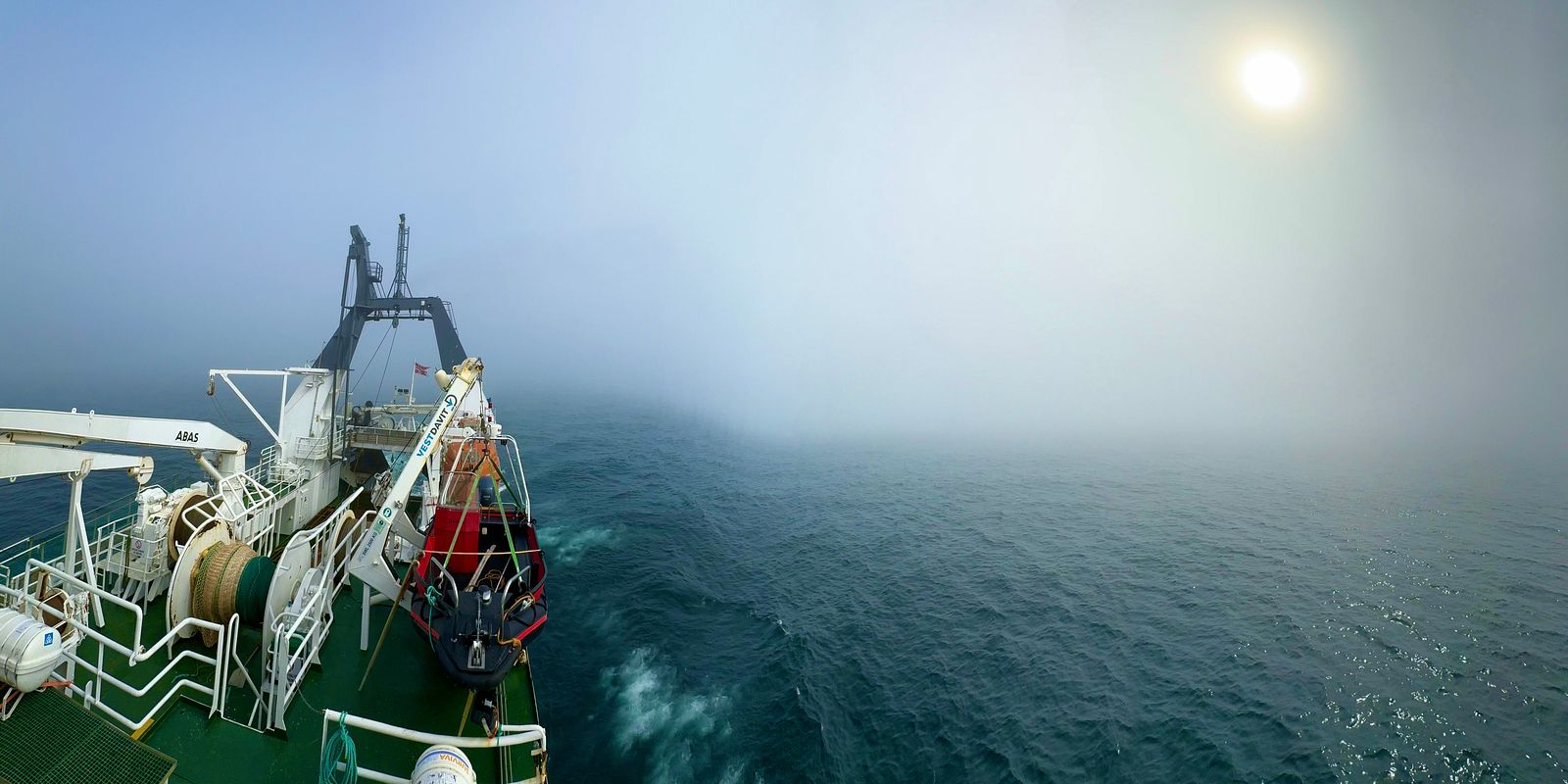 RV Helmer Hanssen on the way to an eddie sampling station (Photo: Kanchana Bandara/Akvaplan-niva)