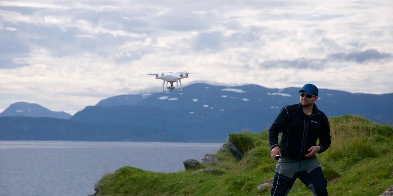 Dronen opereres av Morten Thorstensen, Akvaplan-niva