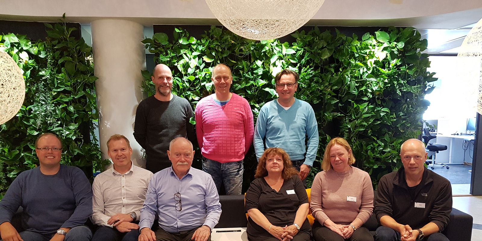Fra venstre: Torkel Larsen (Lumarine) Ken-Ståle Lundberg (Senja Akvakultursenter) Peter Hovgaard (Fjord Forsk Sogn) Eva Andersson og Birgitta Norberg (HI) Sigurd Olav Stefansson (UiB) Bak: Thor Magne Jonassen, Albert Imsland, Thor Arne Hangstad (APN)