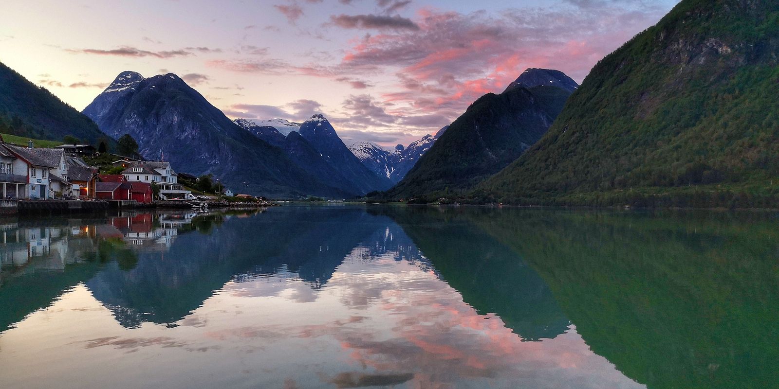Fjærland i Sognefjorden (Foto: Bård Huseby/Fjærland Fjordhotell)