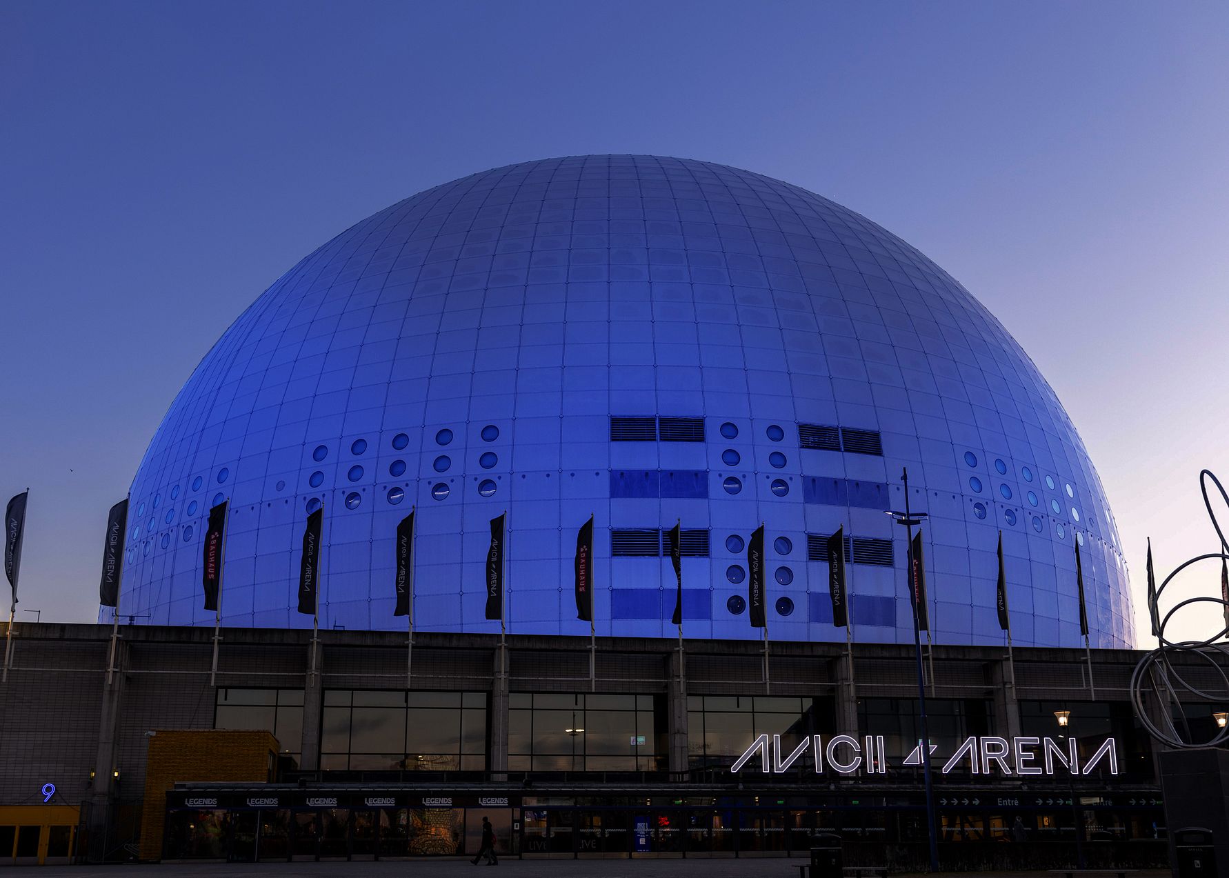 På initiativ av Bauhaus som är huvudpartner till Barncancerfonden, och enabling partner till Avicii Arena, kommer Avicii Arena i Stockholm lysas upp i blått den 15 februari.