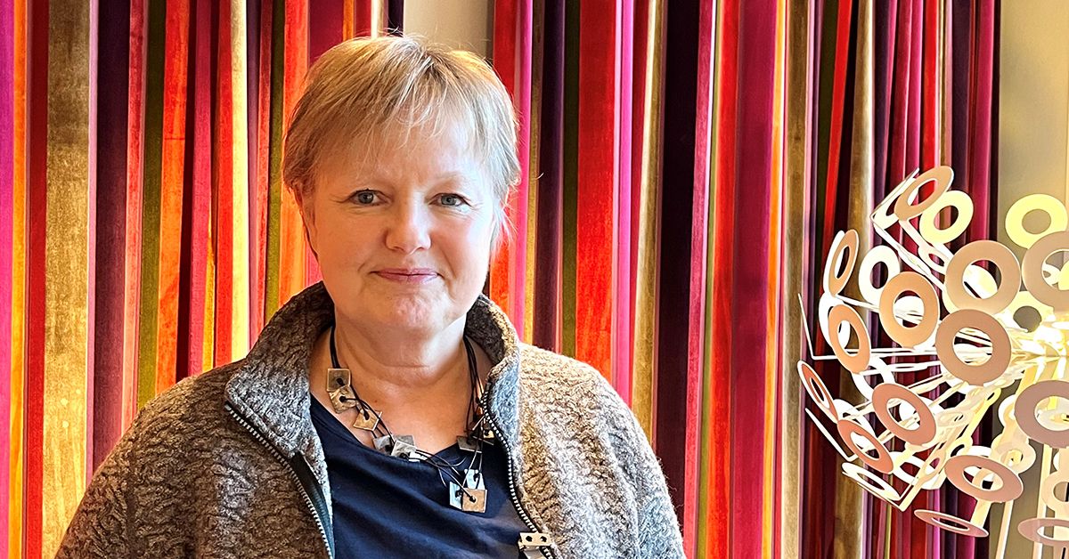 Monica Bertilsson, forskare på Göteborgs universitet. Hon är docent i Folkhälsovetenskap och legitimerad arbetsterapeut med lång erfarenhet från psykiatrisk rehabilitering.