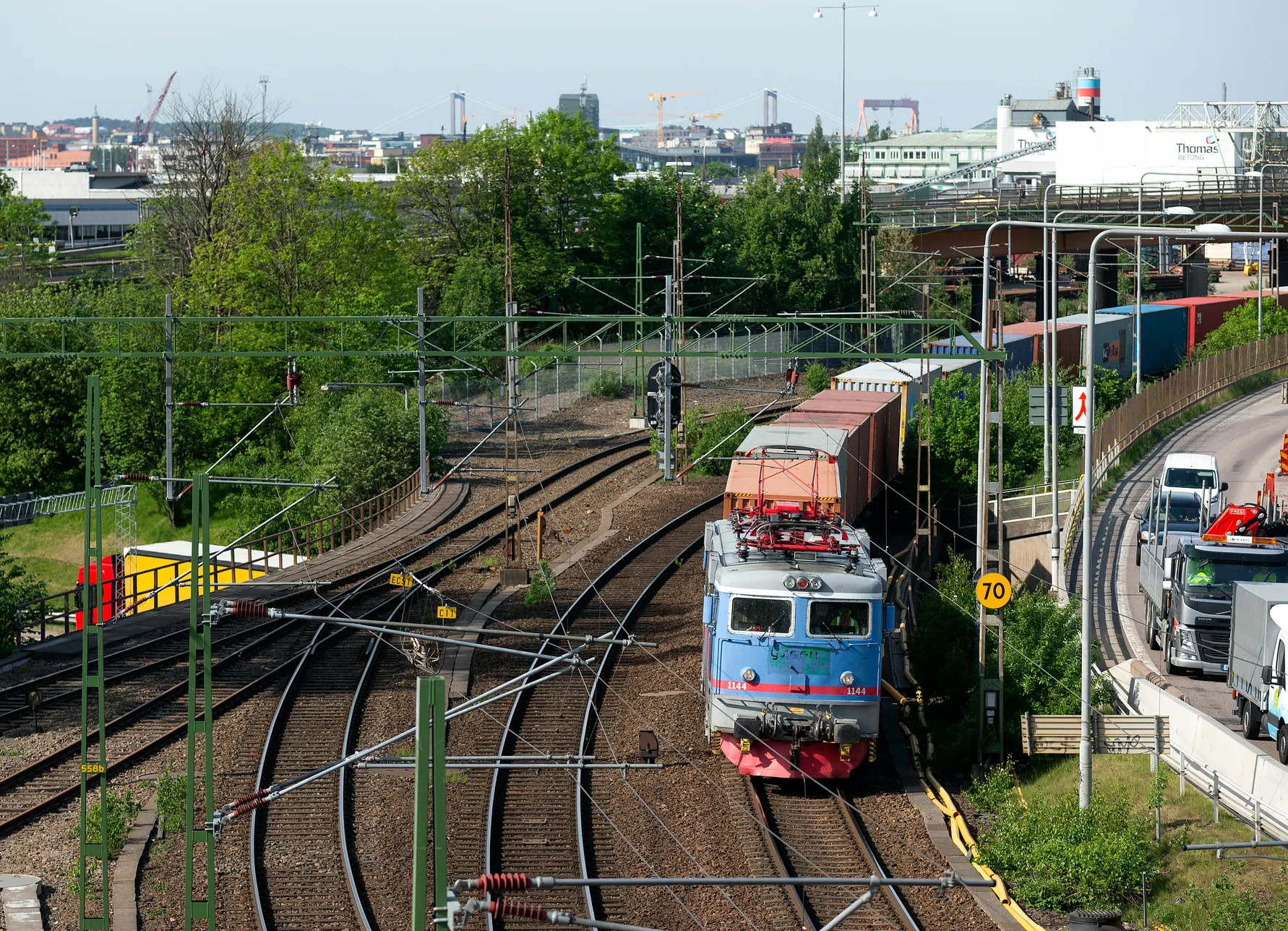 Göteborgs hamn är en av få hamnar i världen där över hälften av containergodset transporteras till eller från hamnen på järnväg (59 procent i förhållande till containers på fartyg 2018). Bild: Göteborgs Hamn AB.