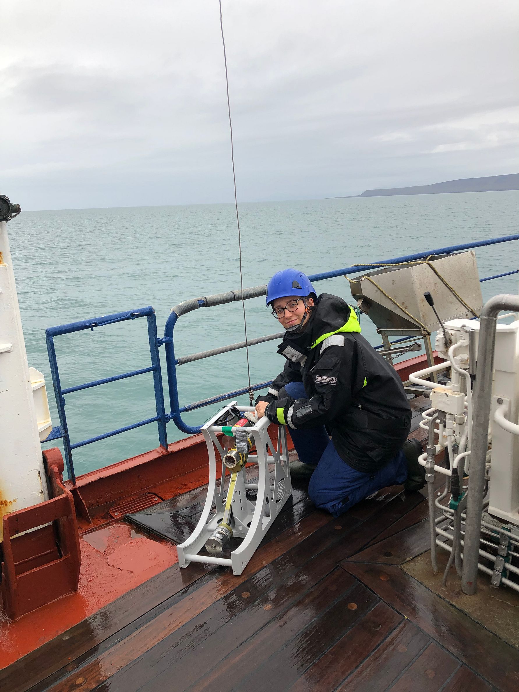 Anna Jasina mounting the Underwater Vision Profiler 6 (UVP6) during fieldwork at Svalbard (Photo credit: Maja Trochanowska)