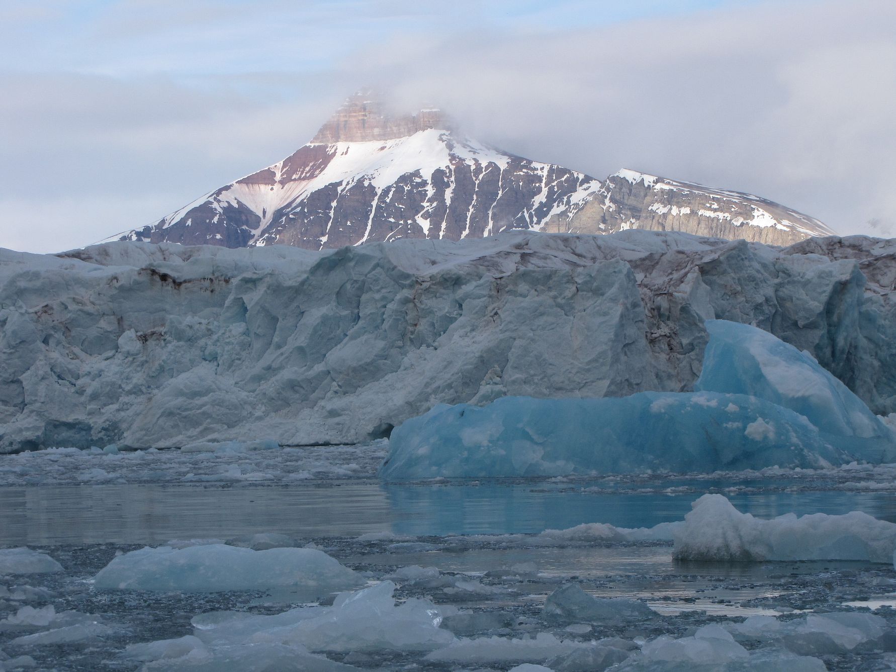 Isberg og fjell, Svalbard 