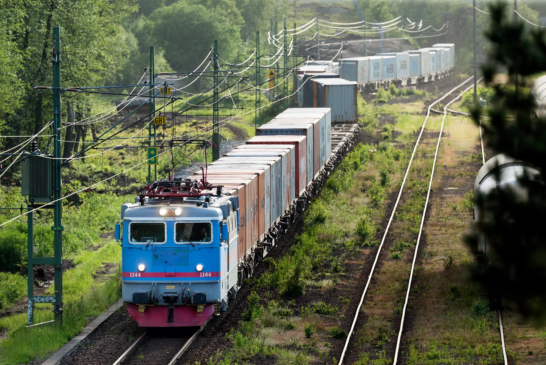 A sizeable proportion of export goods conveyed over long distances by rail are basic industry products from the steel and forestry sectors. Image: Gothenburg Port Authority.