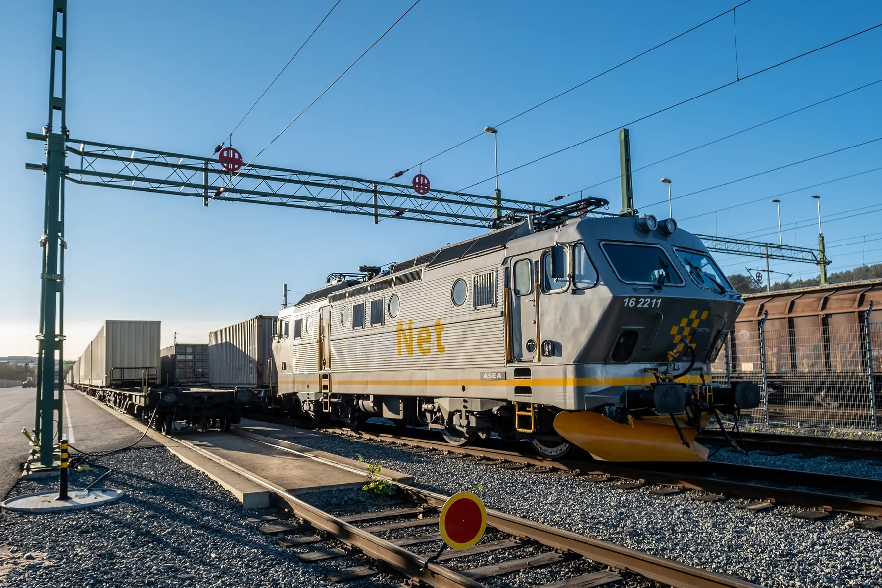 Den nya tågpendeln rullade in i Göteborg under onsdagseftermiddagen, före utsatt tid. Terminaloperatören Sandahlsbolagen lossar och lastar om tåget på Arken kombiterminal innan returresa mot Oslo. Bild: Göteborgs Hamn AB.