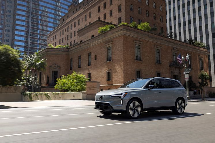 Volvo_EX90_Vapour_Grey_Exterior.jpg