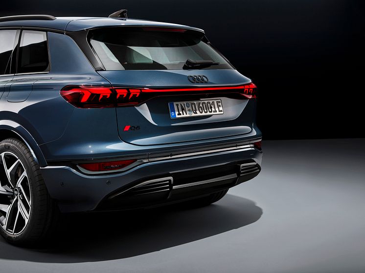 Audi Q6 e-tron (OLED-signatur eksempel)