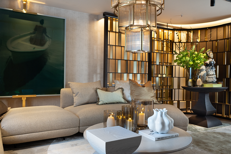 TheRoyalSuite_living room_4.png