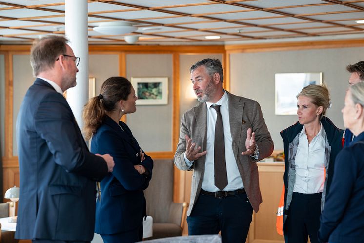 Kristian Durhuus, vd på Öresundslinjen, kronprinsessan Victoria, Christian Orsing, kommunstyrelsens ordförande (M) och Maria 