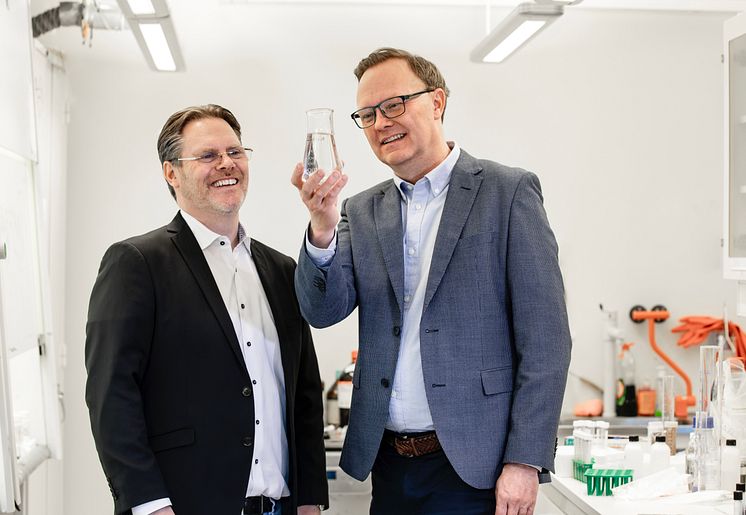(th)Johan Seijmer, vd Chromafora och (tv) Michael Olsson, IR, Chromafora